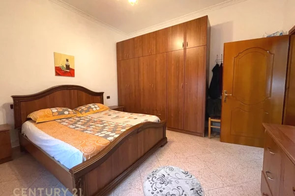 Shtepi ne shitje Shtepi Private ne Durres, 3+1, Mobilimi Pjeserisht e mobiluar, Pagesa 218,000  Euro.