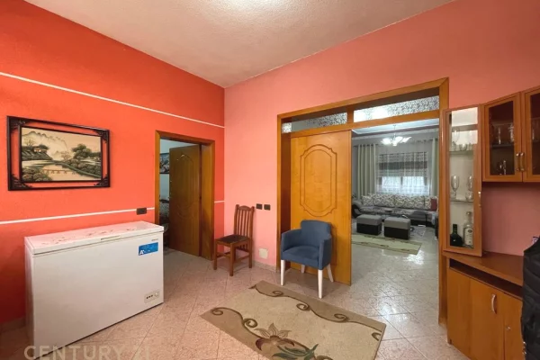 Shtepi ne shitje Shtepi Private ne Durres, 3+1, Mobilimi Pjeserisht e mobiluar, Pagesa 218,000  Euro.