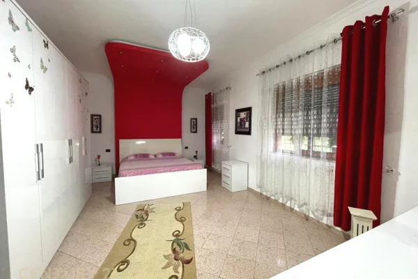 Shtepi ne shitje Shtepi Private ne Durres, 3+1, Mobilimi Pjeserisht e mobiluar, Pagesa 218,000  Euro.