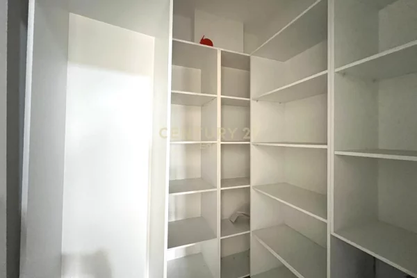 Shtepi ne shitje Apartament ne Durres, 2+1, Mobilimi E mobiluar, Pagesa 185,000  Euro.