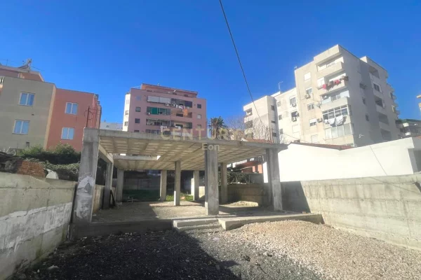 Truall ose Toke ne Durres - 524,400 Euro