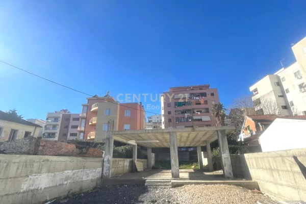 Truall ose Toke ne Durres - 524,400 Euro