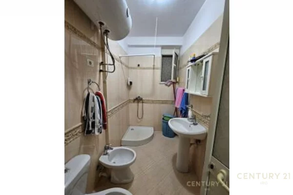 Shtepi ne shitje Apartament ne Durres, 1+1, Mobilimi Pjeserisht e mobiluar, Pagesa 75,000  Euro.