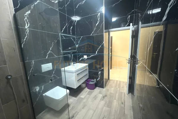 Shtepi ne shitje Apartament ne Durres, 1+1, Mobilimi Bosh, pa mobiluar, Pagesa 130,000  Euro.