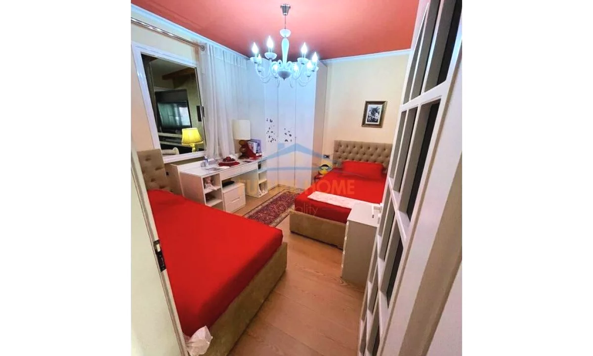 Shtepi ne shitje Apartament ne Durres, 3+1, Mobilimi E mobiluar, Pagesa 450,000  Euro.