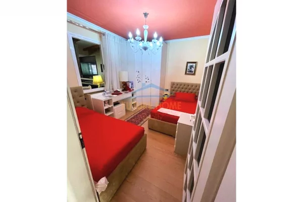 Shtepi ne shitje Apartament ne Durres, 3+1, Mobilimi E mobiluar, Pagesa 450,000  Euro.