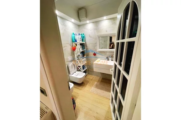 Shtepi ne shitje Apartament ne Durres, 3+1, Mobilimi E mobiluar, Pagesa 450,000  Euro.