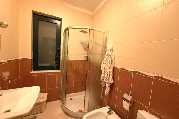 Appartamento in vendita a Durazzo 3+1, SemiArredato