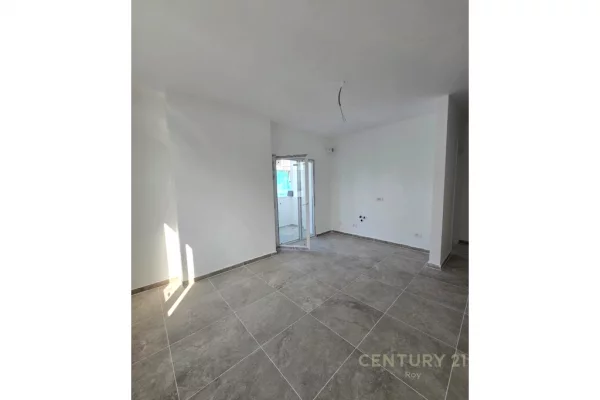 Shtepi ne shitje Apartament ne Durres, 2+1, Mobilimi Bosh, pa mobiluar, Pagesa 103,680  Euro.