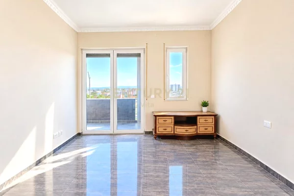 Shtepi ne shitje Apartament ne Durres, 2+1, Mobilimi Pjeserisht e mobiluar, Pagesa 185,968  Euro.