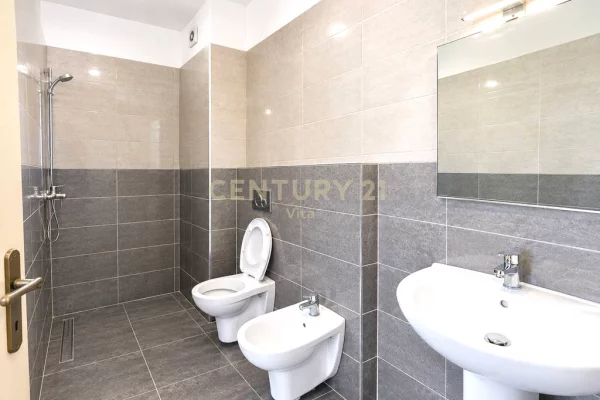 Shtepi ne shitje Apartament ne Durres, 2+1, Mobilimi Pjeserisht e mobiluar, Pagesa 185,968  Euro.