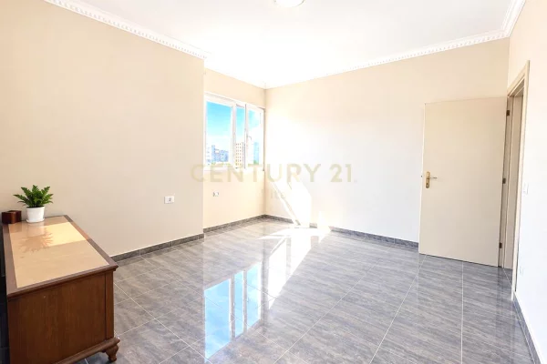 Shtepi ne shitje Apartament ne Durres, 2+1, Mobilimi Pjeserisht e mobiluar, Pagesa 185,968  Euro.