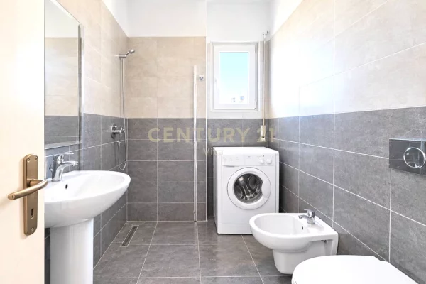 Shtepi ne shitje Apartament ne Durres, 2+1, Mobilimi Pjeserisht e mobiluar, Pagesa 185,968  Euro.
