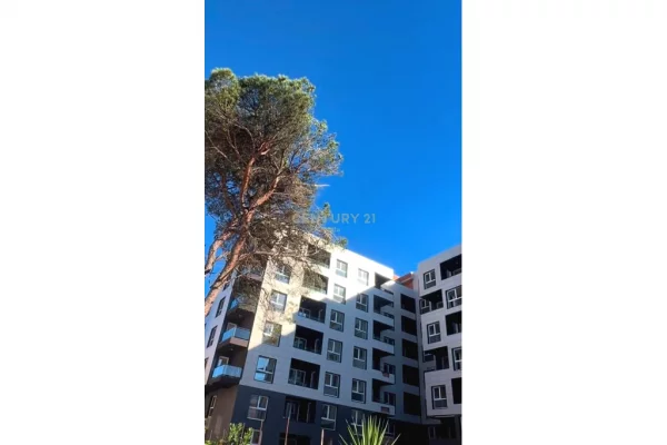 Shtepi ne shitje Apartament ne Durres, 2+1, Mobilimi Bosh, pa mobiluar, Pagesa 235,000  Euro.