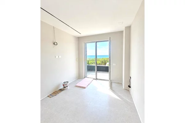 Shtepi ne shitje Apartament ne Durres, 2+1, Mobilimi Bosh, pa mobiluar, Pagesa 235,000  Euro.