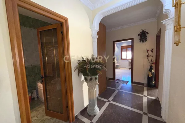 Shtepi ne shitje Apartament ne Durres, 3+1, Mobilimi Pjeserisht e mobiluar, Pagesa 270,000  Euro.