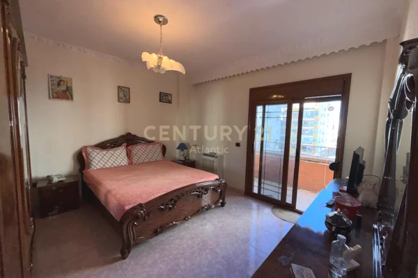 Shtepi ne shitje Apartament ne Durres, 3+1, Mobilimi Pjeserisht e mobiluar, Pagesa 270,000  Euro.