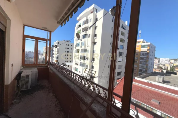 Shtepi ne shitje Apartament ne Durres, 3+1, Mobilimi Pjeserisht e mobiluar, Pagesa 270,000  Euro.