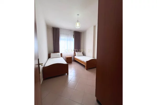 Shtepi ne shitje Apartament ne Durres, 2+1, Mobilimi Pjeserisht e mobiluar, Pagesa 155,000  Euro.