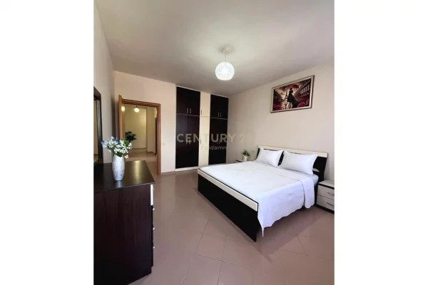 Shtepi ne shitje Apartament ne Durres, 2+1, Mobilimi Pjeserisht e mobiluar, Pagesa 155,000  Euro.