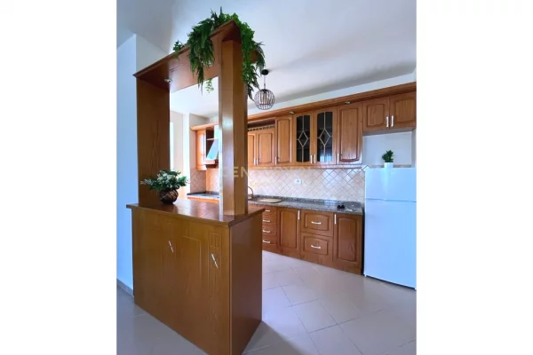 Shtepi ne shitje Apartament ne Durres, 2+1, Mobilimi Pjeserisht e mobiluar, Pagesa 155,000  Euro.