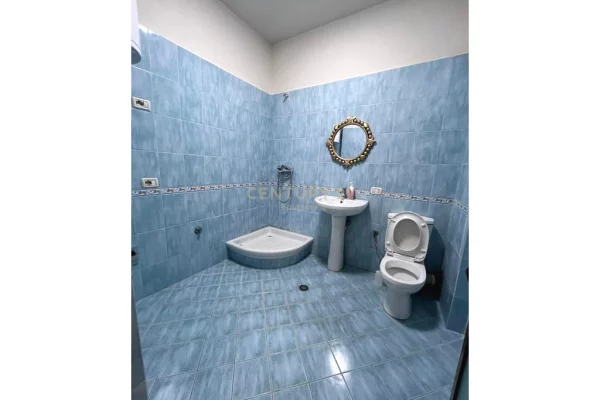 Shtepi ne shitje Apartament ne Durres, 2+1, Mobilimi Pjeserisht e mobiluar, Pagesa 155,000  Euro.