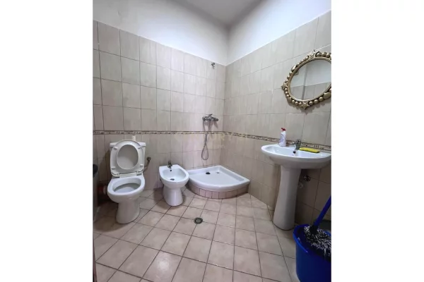 Shtepi ne shitje Apartament ne Durres, 2+1, Mobilimi Pjeserisht e mobiluar, Pagesa 155,000  Euro.