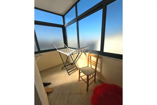Shtepi ne shitje Apartament ne Durres, 2+1, Mobilimi Pjeserisht e mobiluar, Pagesa 190,000  Euro.