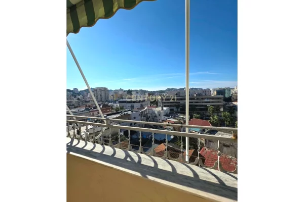 Shtepi ne shitje Apartament ne Durres, 2+1, Mobilimi Pjeserisht e mobiluar, Pagesa 190,000  Euro.