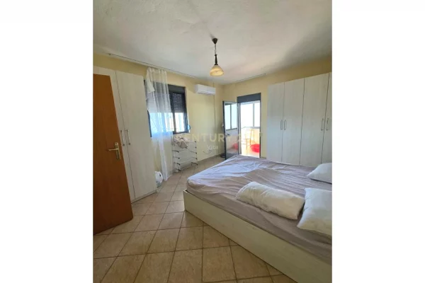 Shtepi ne shitje Apartament ne Durres, 2+1, Mobilimi Pjeserisht e mobiluar, Pagesa 190,000  Euro.
