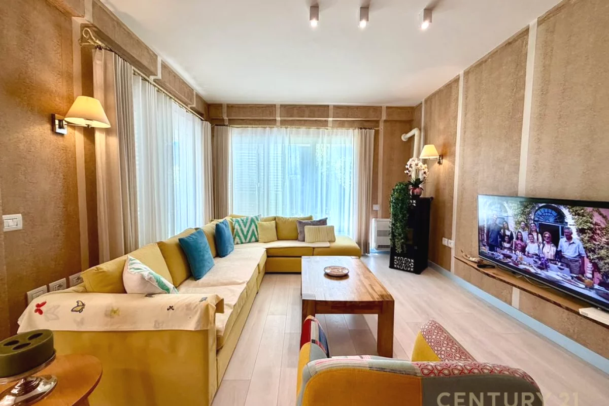 Shtepi ne shitje Vila Luksoze ne Durres, 3+1, Mobilimi E mobiluar, Pagesa 568,500  Euro.