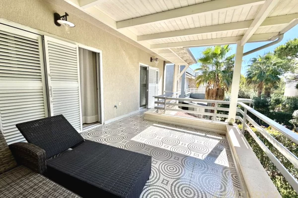 Shtepi ne shitje Vila Luksoze ne Durres, 3+1, Mobilimi E mobiluar, Pagesa 568,500  Euro.