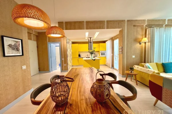 Shtepi ne shitje Vila Luksoze ne Durres, 3+1, Mobilimi E mobiluar, Pagesa 568,500  Euro.