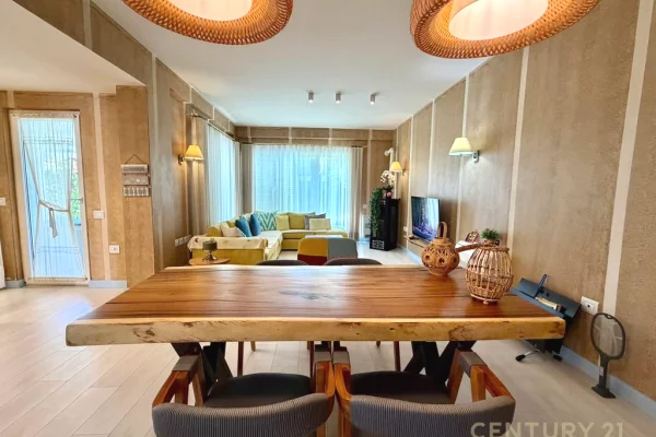 Shtepi ne shitje Vila Luksoze ne Durres, 3+1, Mobilimi E mobiluar, Pagesa 568,500  Euro.