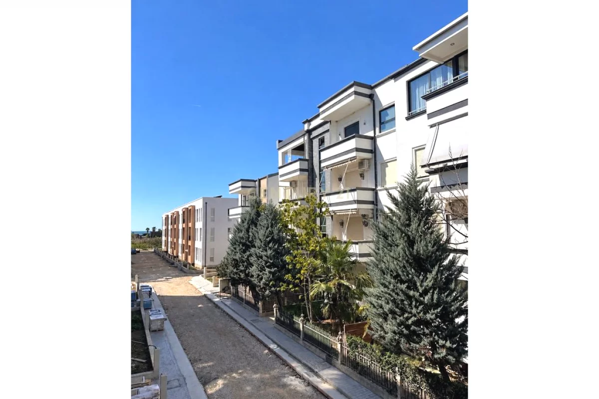 Shtepi ne shitje Apartament ne Durres, 1+1, Mobilimi Bosh, pa mobiluar, Pagesa 147,000  Euro.