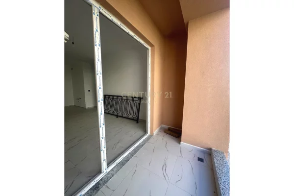 Shtepi ne shitje Apartament ne Durres, 1+1, Mobilimi Bosh, pa mobiluar, Pagesa 147,000  Euro.