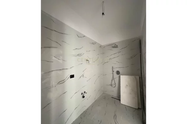 Shtepi ne shitje Apartament ne Durres, 1+1, Mobilimi Bosh, pa mobiluar, Pagesa 147,000  Euro.
