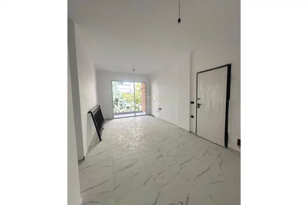 Shtepi ne shitje Apartament ne Durres, 1+1, Mobilimi Bosh, pa mobiluar, Pagesa 147,000  Euro.