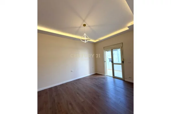 Shtepi ne shitje Apartament ne Durres, 2+1, Mobilimi Bosh, pa mobiluar, Pagesa 138,000  Euro.