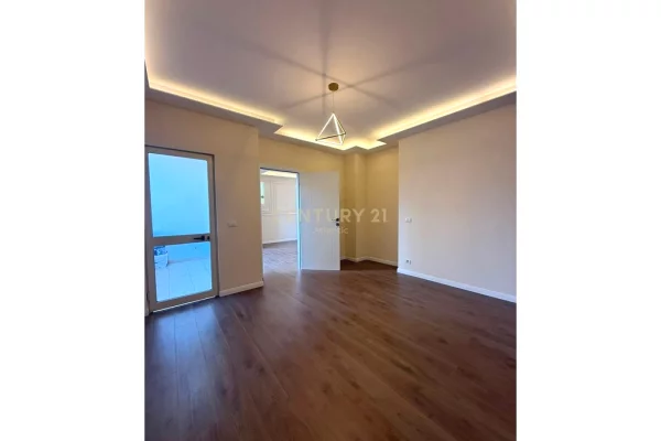 Shtepi ne shitje Apartament ne Durres, 2+1, Mobilimi Bosh, pa mobiluar, Pagesa 138,000  Euro.