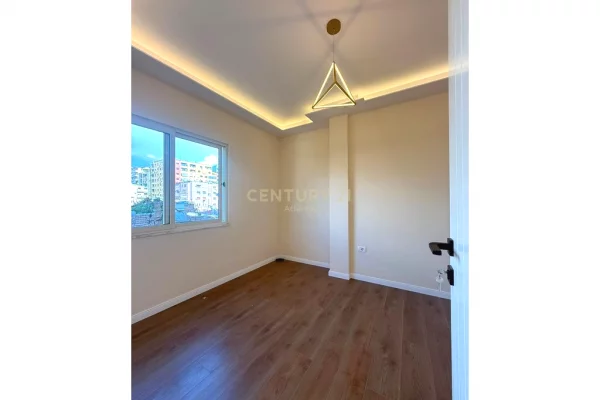 Shtepi ne shitje Apartament ne Durres, 2+1, Mobilimi Bosh, pa mobiluar, Pagesa 138,000  Euro.