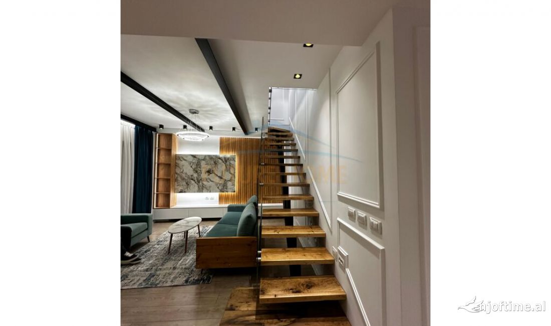 Shtepi ne shitje Duplex(shtepi me 2 kate) ne Tirane, 2+1, Mobilimi Pjeserisht e mobiluar, Pagesa 227,000  Euro.