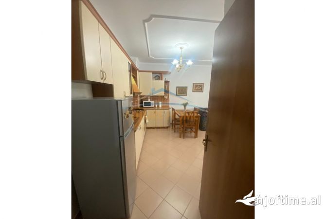 Apartament 1+1, Komuna e Parisit