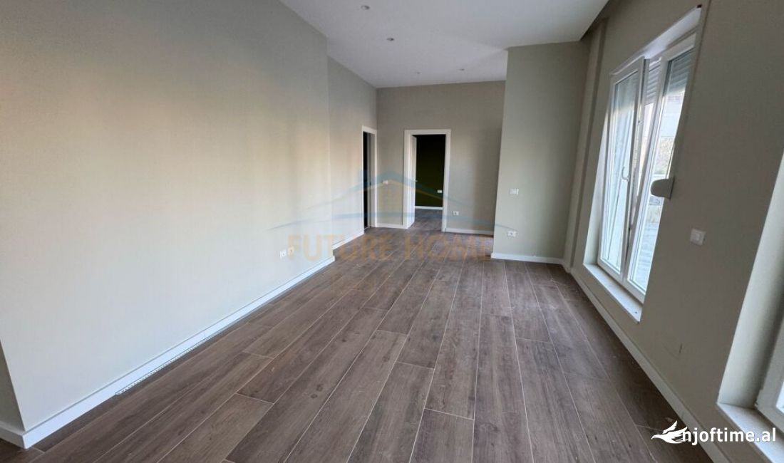 Shtepi ne shitje Apartament ne Tirane, 1+1, Mobilimi Bosh, pa mobiluar, Pagesa 125,000  Euro.