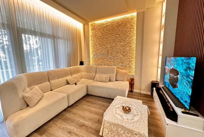 Shtepi ne shitje Apartament ne Tirane, 3+1, Mobilimi E mobiluar, Pagesa 310,000  Euro.