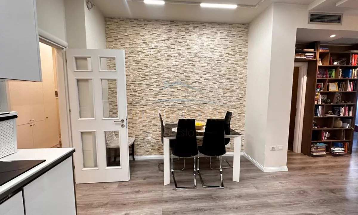 Shtepi ne shitje Apartament ne Tirane, 3+1, Mobilimi E mobiluar, Pagesa 310,000  Euro.