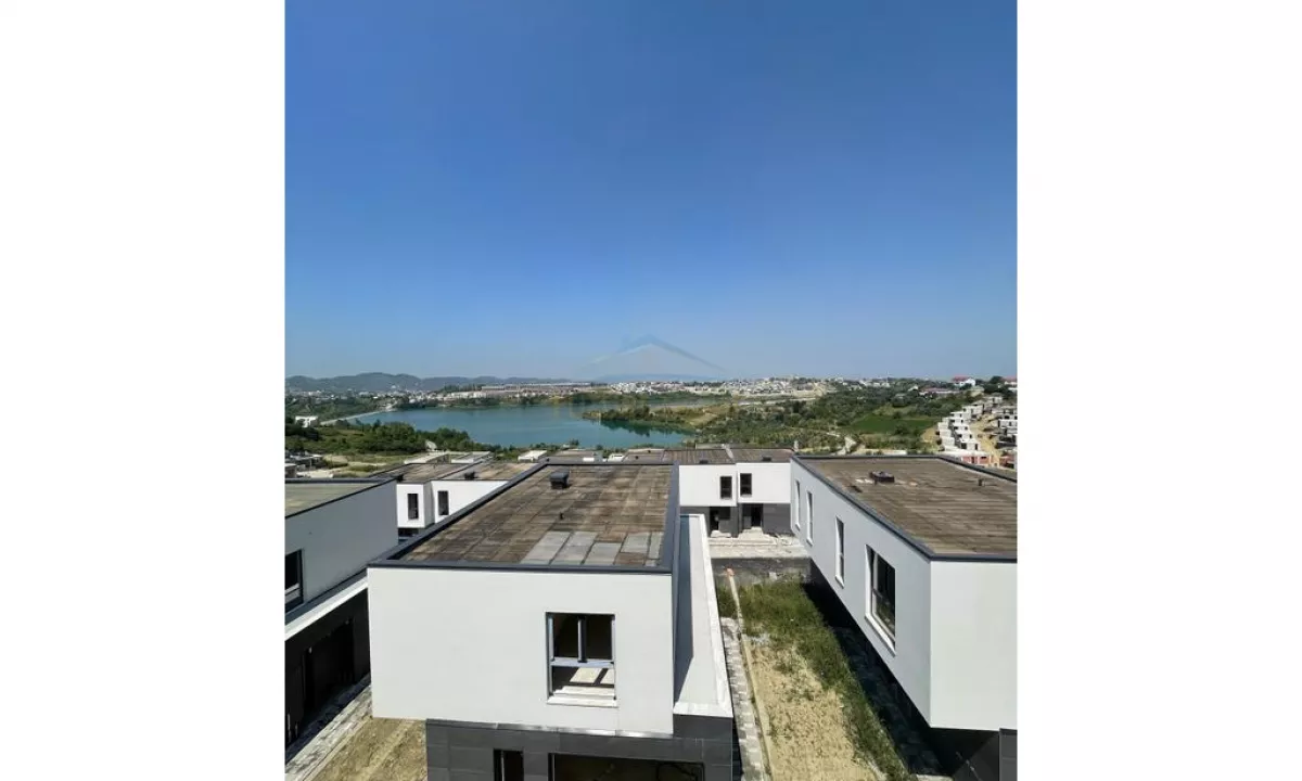 Shtepi ne shitje Apartament ne Tirane, 2+1, Mobilimi Bosh, pa mobiluar, Pagesa 244,000  Euro.