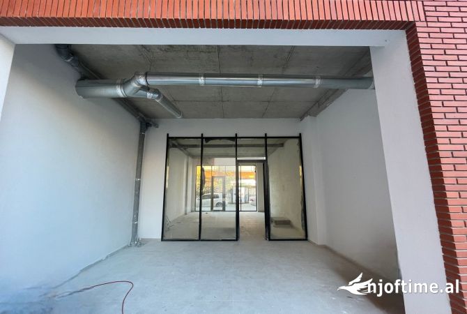 Jepet ambienti buz rruge me qera