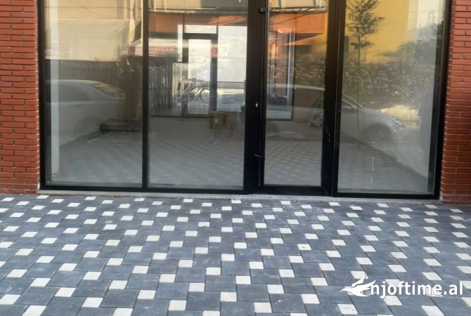 Jepet ambienti buz rruge me qera