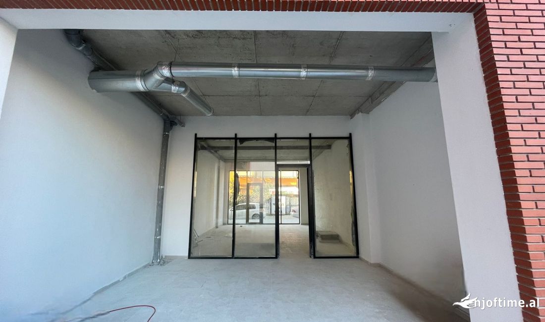 Jepet ambienti buz rruge me qera